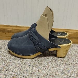 Braided leather navy blue Cape clogs- excellent condition